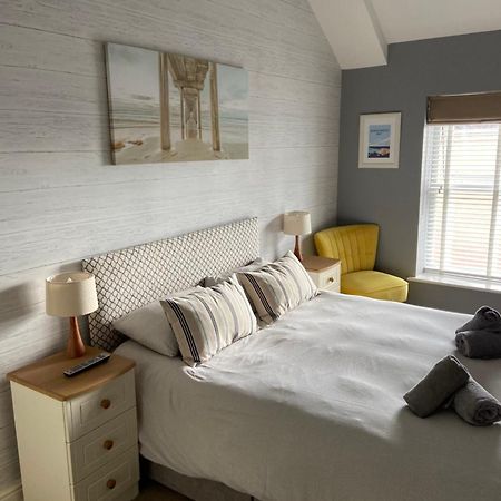 Stylish Tenby Apartment, Great Location, Parking Εξωτερικό φωτογραφία