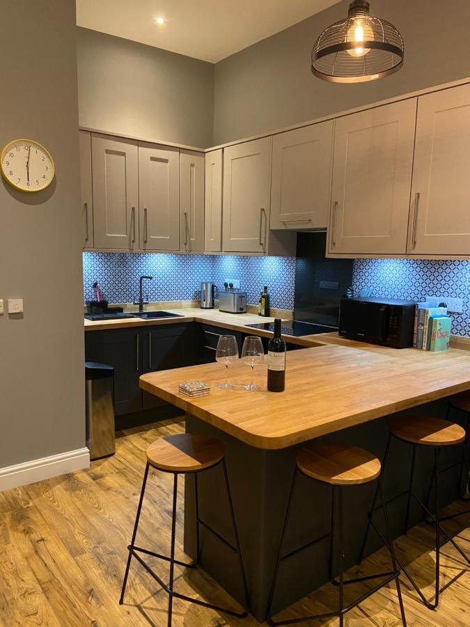 Stylish Tenby Apartment, Great Location, Parking Εξωτερικό φωτογραφία