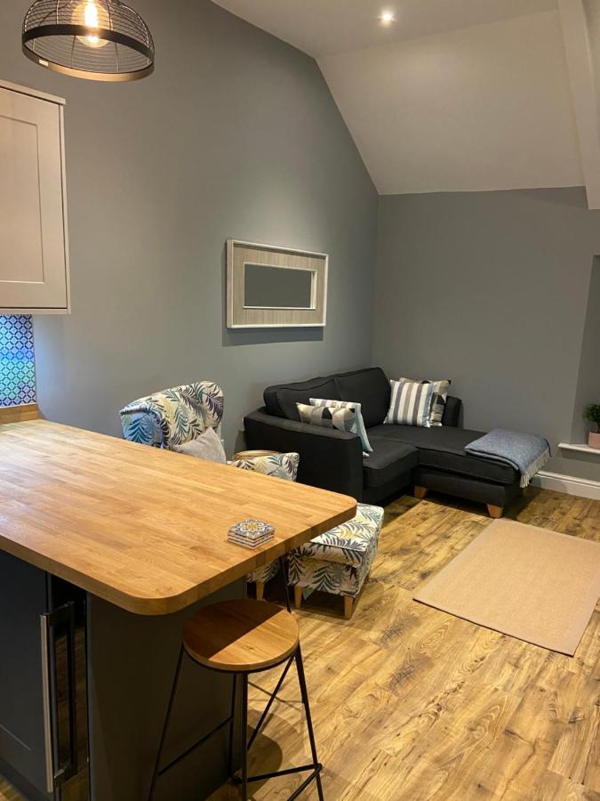 Stylish Tenby Apartment, Great Location, Parking Εξωτερικό φωτογραφία
