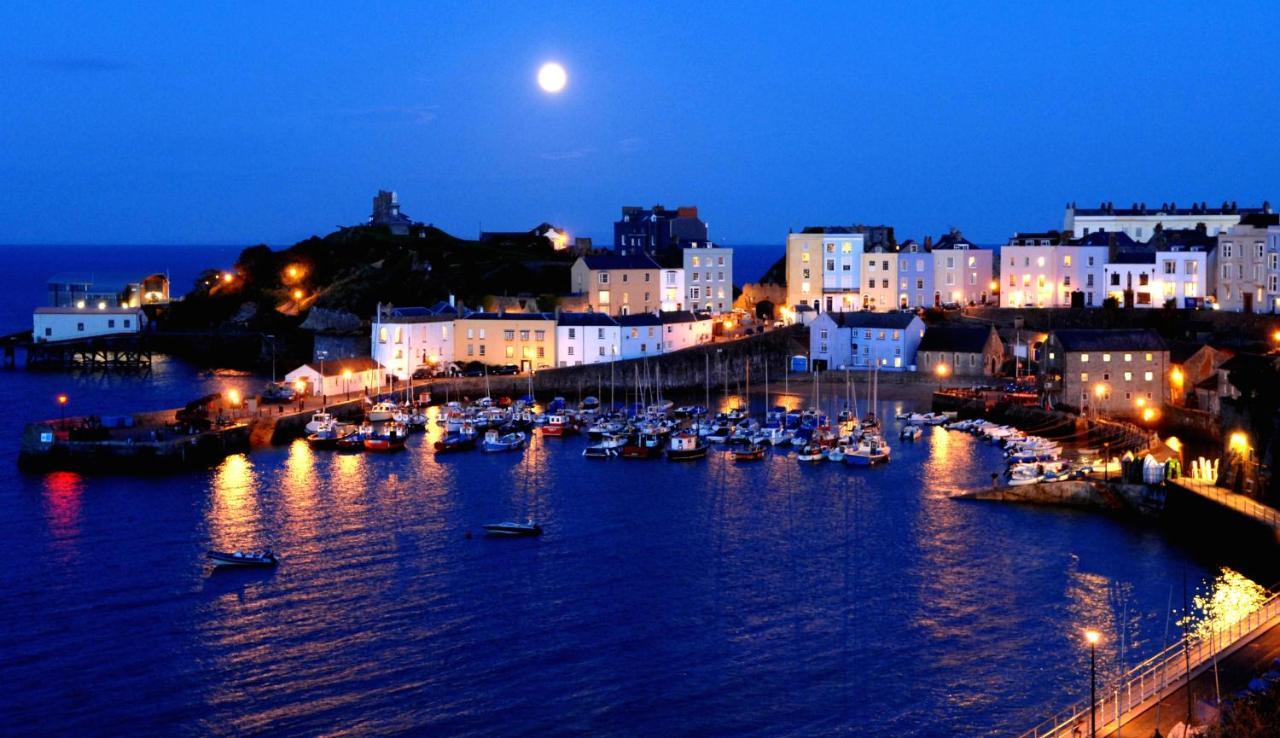 Stylish Tenby Apartment, Great Location, Parking Εξωτερικό φωτογραφία