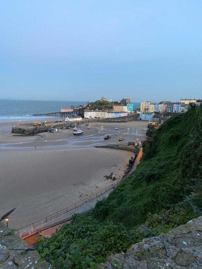 Stylish Tenby Apartment, Great Location, Parking Εξωτερικό φωτογραφία